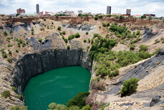 A DeBeers diamond pit in Kimberley, South Africa (Shutterstock)