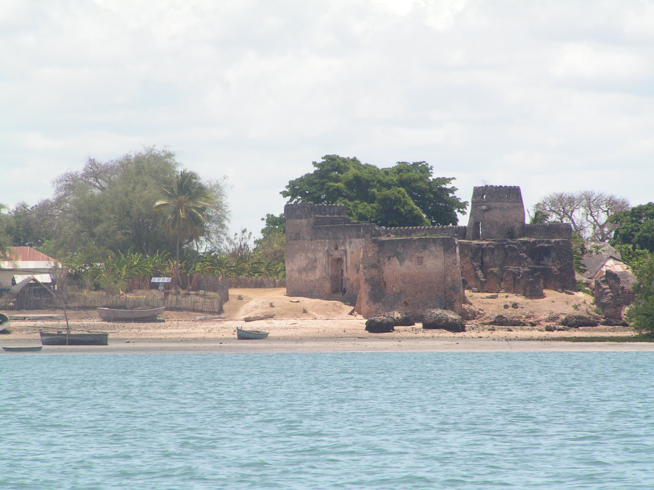 Kilwa Fort, Kilwa Kisiwani (wikipedia)