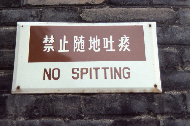 These signs are generally ignored (Fdecomite / Flickr). 