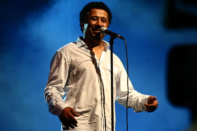 Cheb Khaled performing (Magharebia/Flickr)