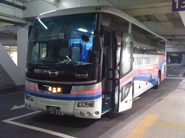 Taking a 'Highway Bus' can save you loads (Photo: Tsuda / Flickr).