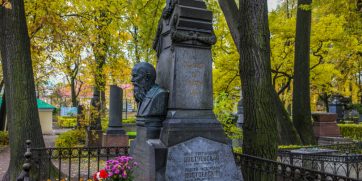 15 Grave Sites Of Authors You Must Visit