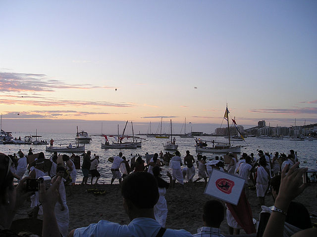 Ibiza Gathering (JanManu/Wikimedia Commons)