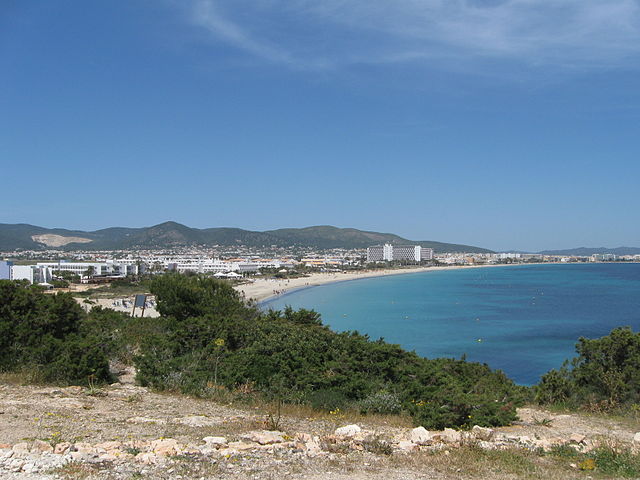 Playa d'en Bossa (Scanbus/Wikimedia Commons)