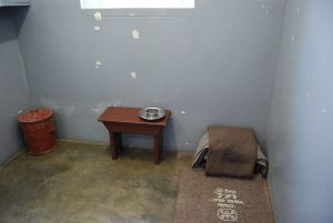 mandela prison cell robben island
