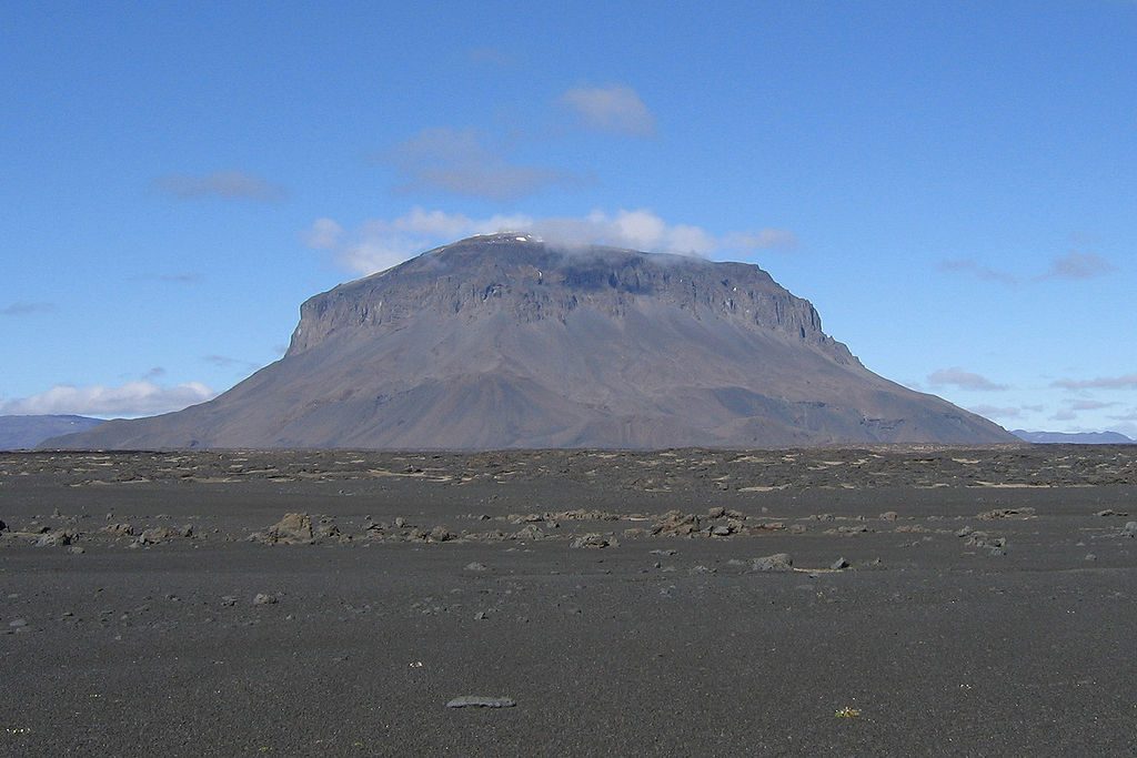 Herðubreið tuya near the Herðubreið oasis