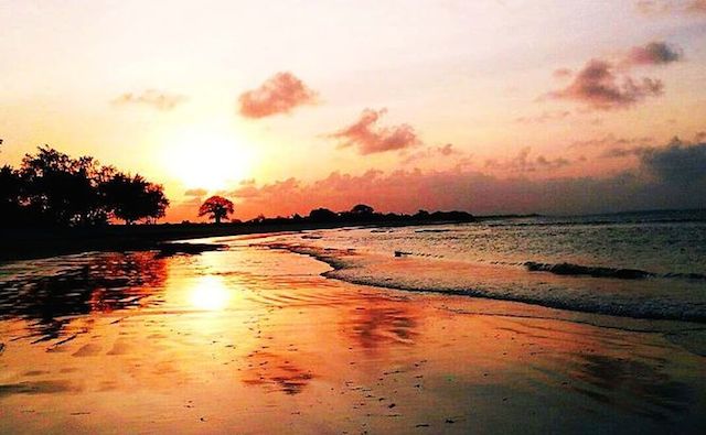 Sunset_view_from_Kigamboni_Beach,_Dar_Es_Salaam.