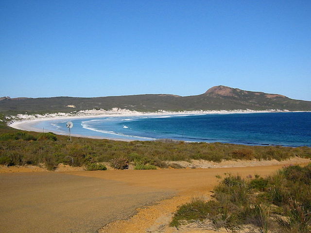 Lucky_Bay_ sandboarding in Austalia