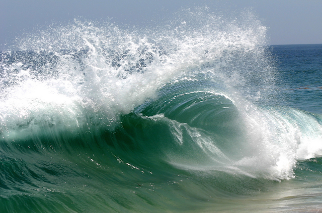 surfing in Miradouro angola