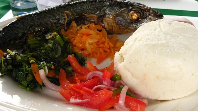 how to eat ugali