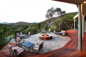 deck and fire pit at botlierskop
